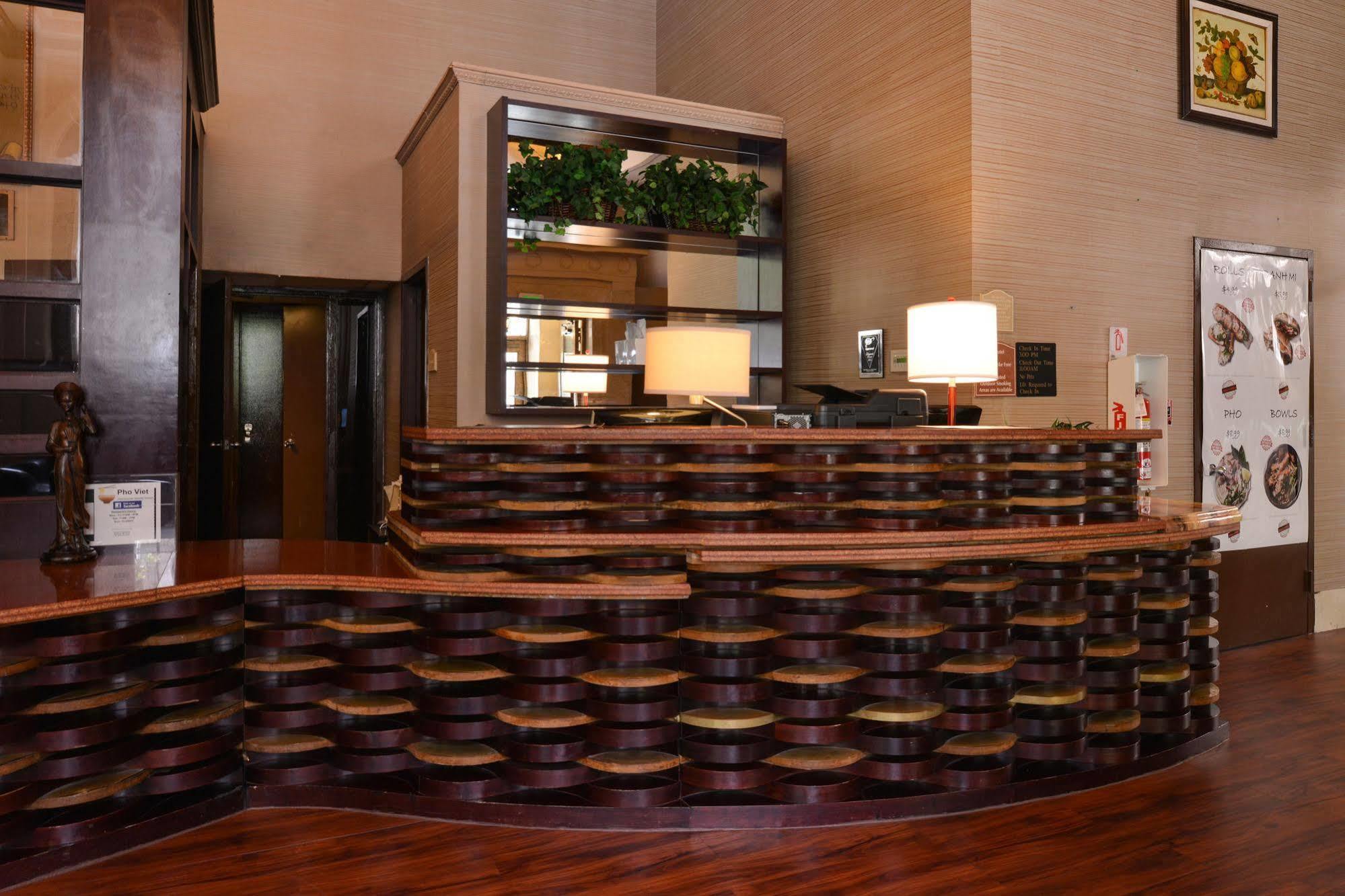 Baltimore Plaza Hotel 外观 照片