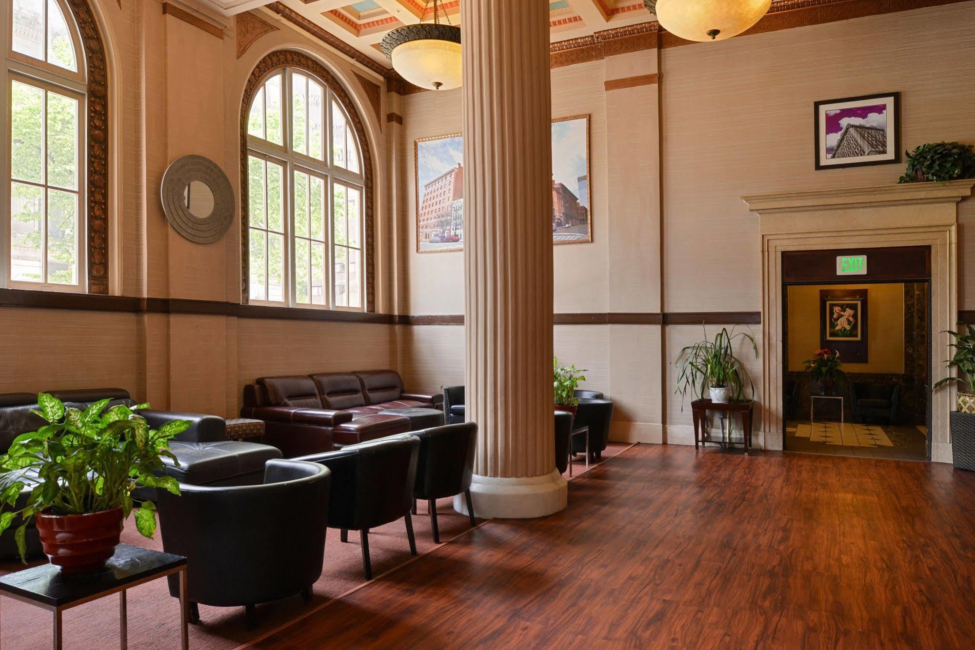 Baltimore Plaza Hotel 外观 照片